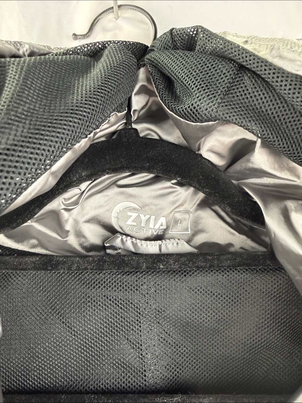 ZYIA Active Women’s Size Large Silver Metallic Gray Hooded Windbreaker Jacket - Picture 4 of 10